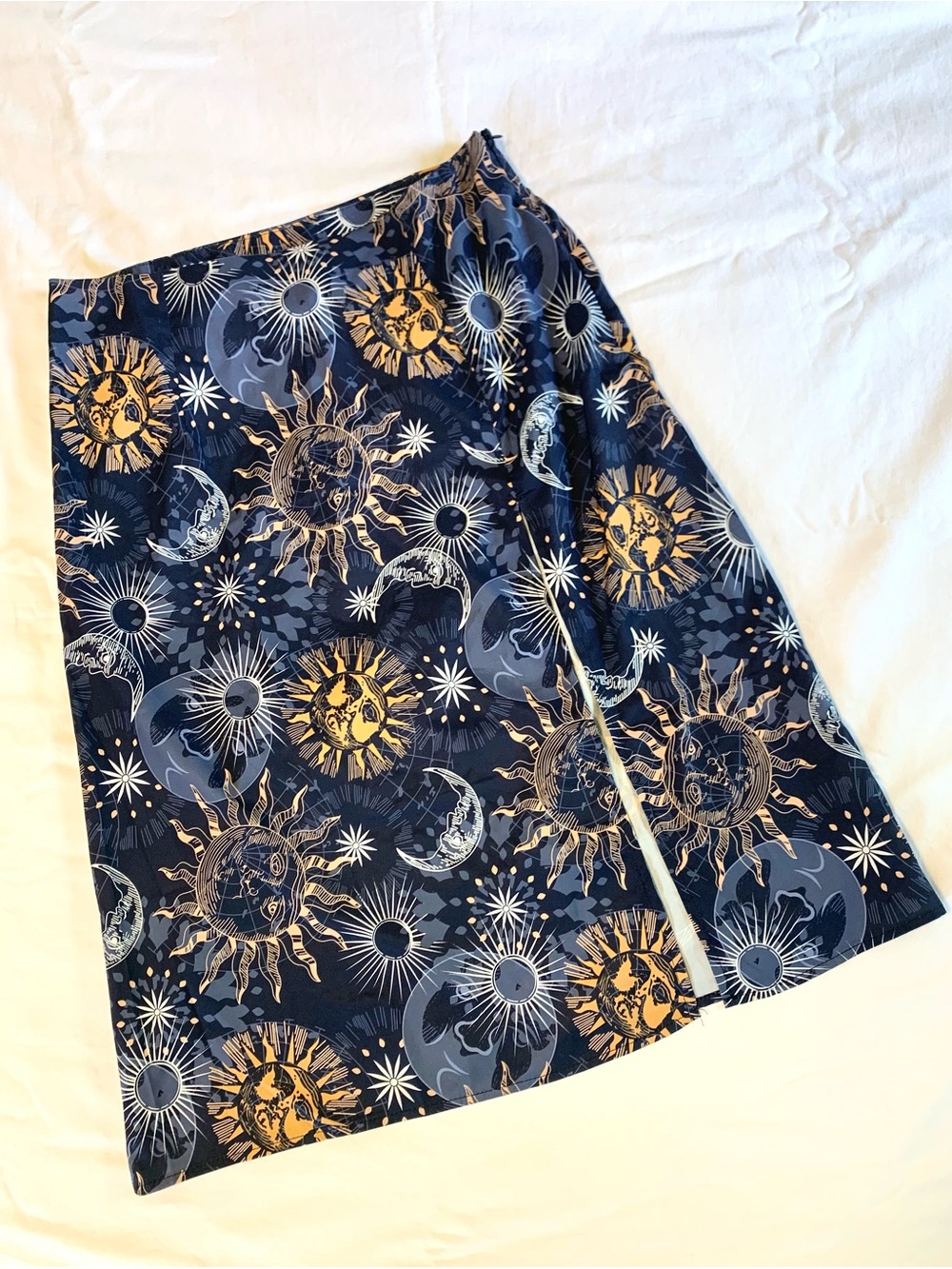 ROMWE Whimsical Moon and Sun Skirt. Size Large.
